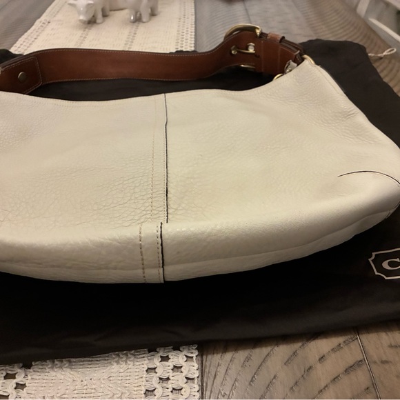 Vintage Coach Cream Pebbled Leather Shoulder Hobo Style Bag A0893-11839 - Picture 3 of 8